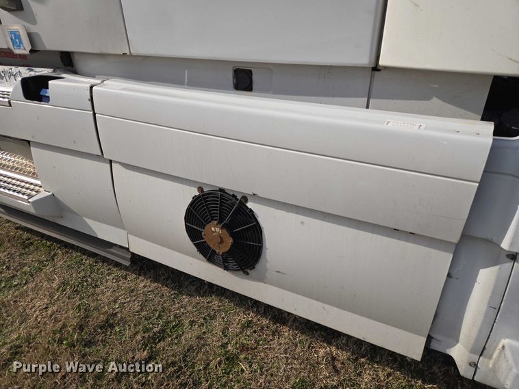 image for item ET5355 2012 Volvo Truck VNL semi truck