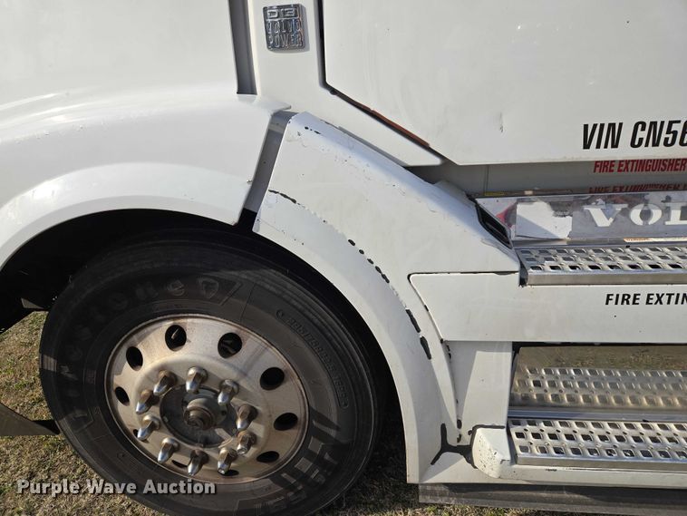 image for item ET5355 2012 Volvo Truck VNL semi truck