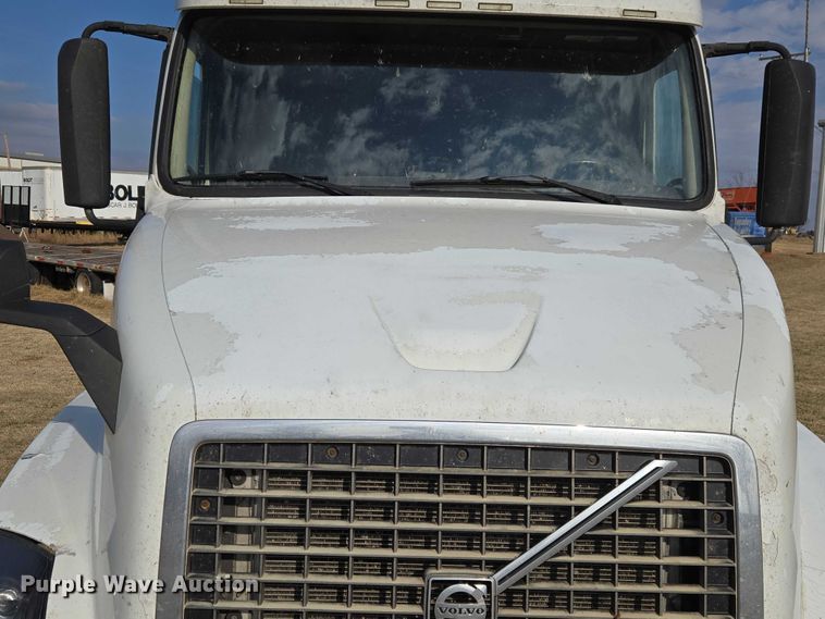image for item ET5355 2012 Volvo Truck VNL semi truck