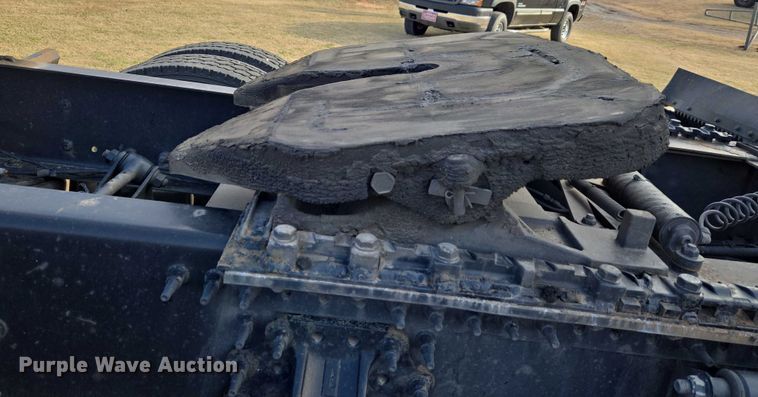 image for item ET5355 2012 Volvo Truck VNL semi truck