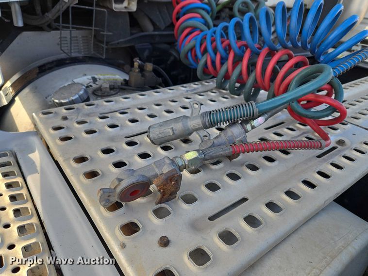 image for item ET5355 2012 Volvo Truck VNL semi truck