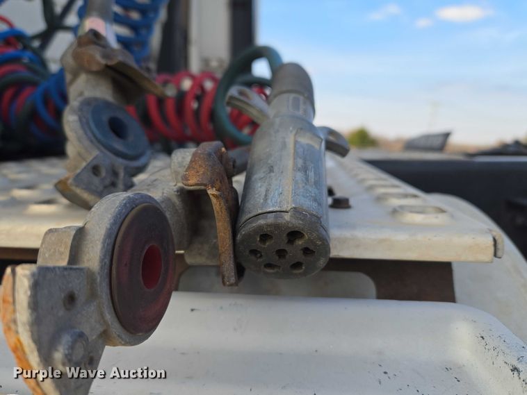 image for item ET5355 2012 Volvo Truck VNL semi truck