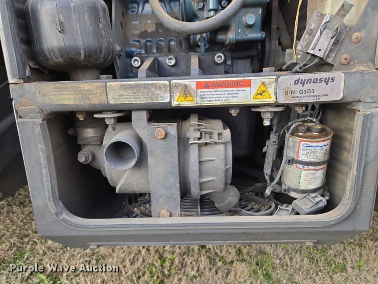 image for item ET5355 2012 Volvo Truck VNL semi truck