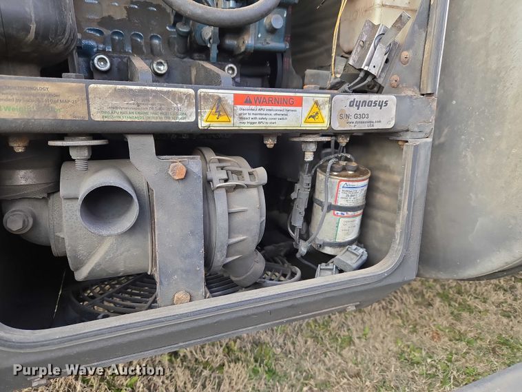 image for item ET5355 2012 Volvo Truck VNL semi truck