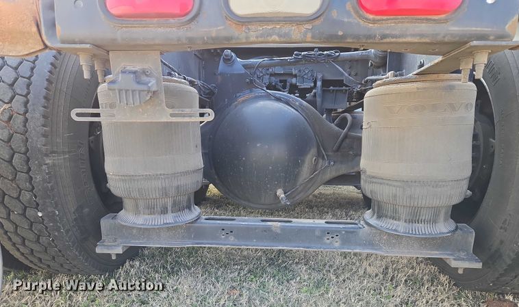 image for item ET5355 2012 Volvo Truck VNL semi truck