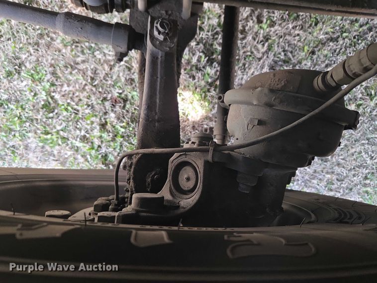 image for item ET5355 2012 Volvo Truck VNL semi truck