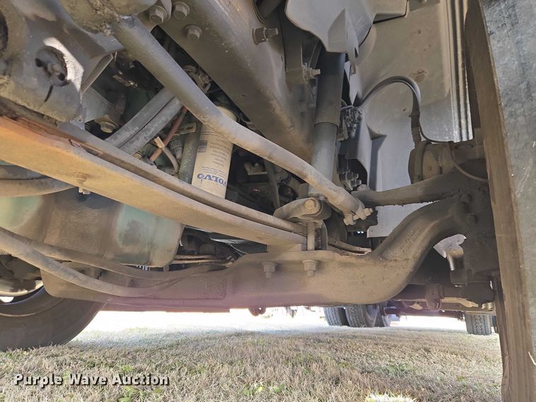 image for item ET5355 2012 Volvo Truck VNL semi truck