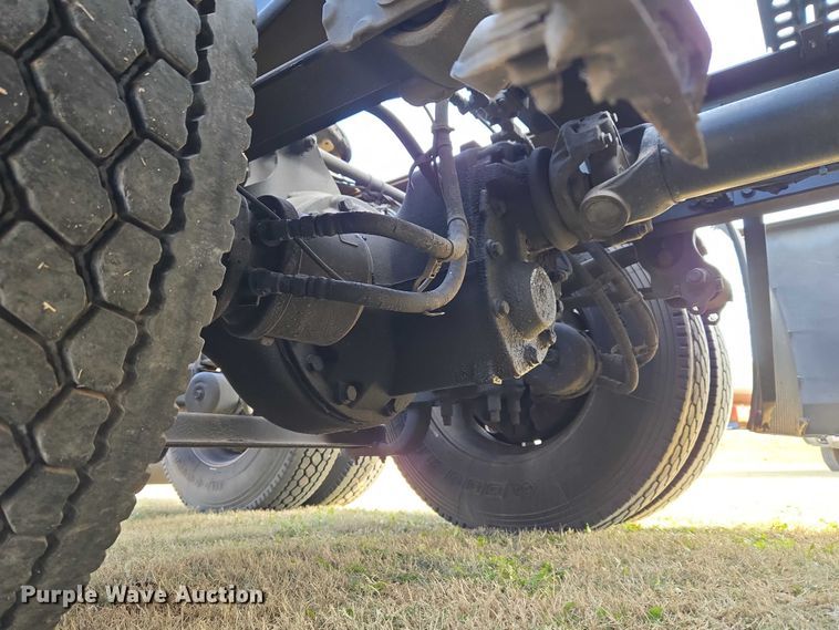 image for item ET5355 2012 Volvo Truck VNL semi truck