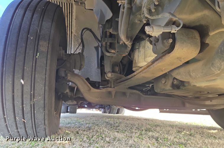 image for item ET5355 2012 Volvo Truck VNL semi truck