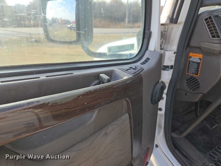 image for item ET5355 2012 Volvo Truck VNL semi truck