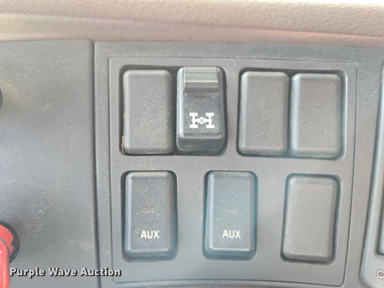 image for item ET5355 2012 Volvo Truck VNL semi truck