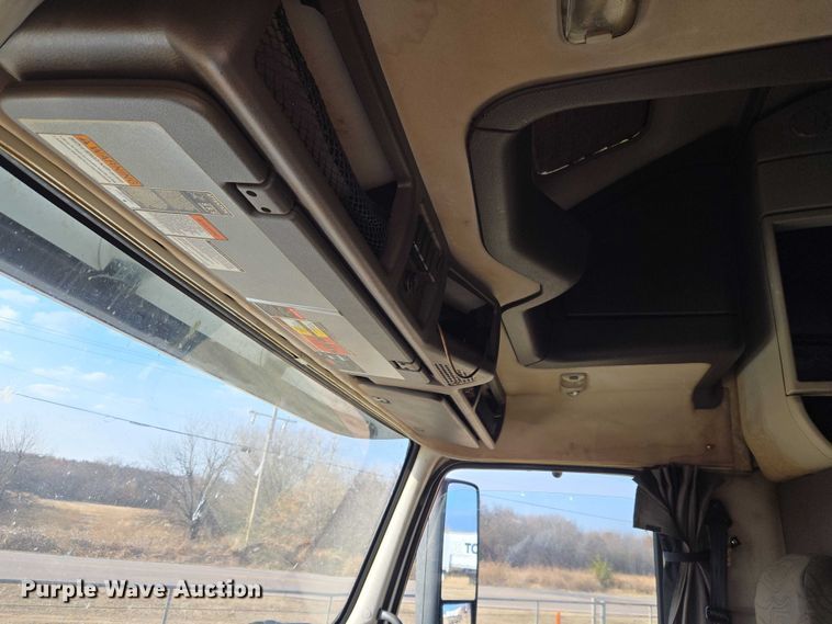 image for item ET5355 2012 Volvo Truck VNL semi truck