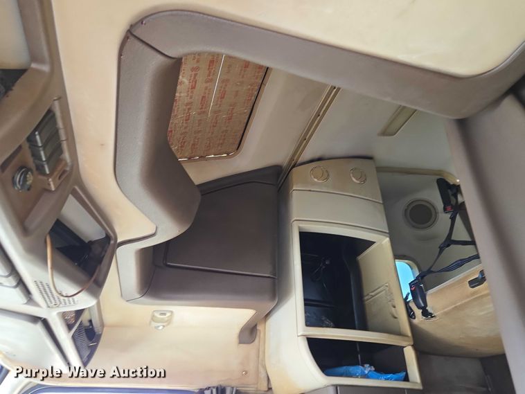 image for item ET5355 2012 Volvo Truck VNL semi truck