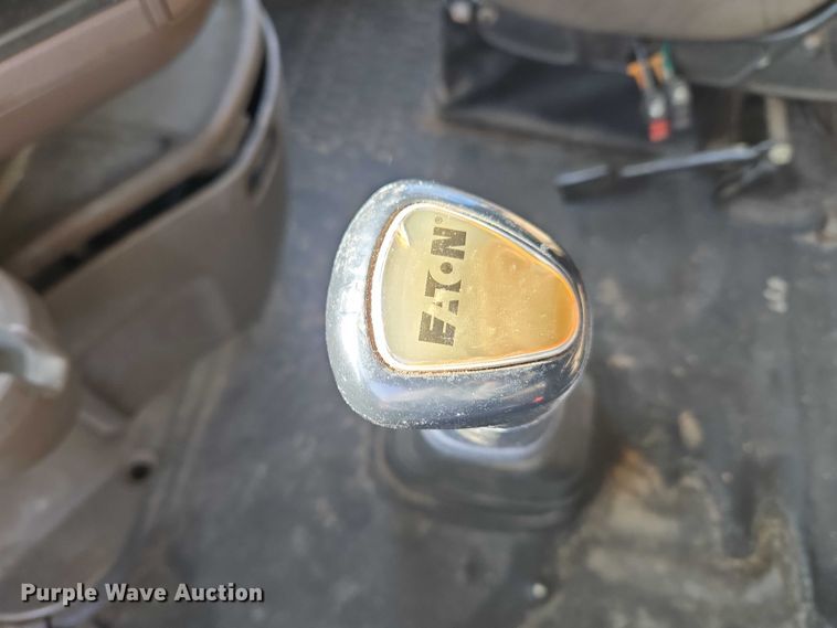 image for item ET5355 2012 Volvo Truck VNL semi truck