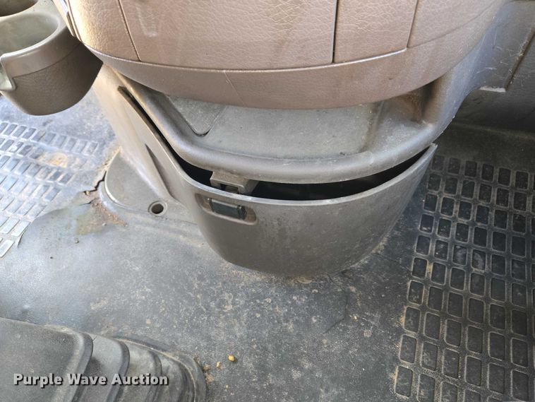 image for item ET5355 2012 Volvo Truck VNL semi truck