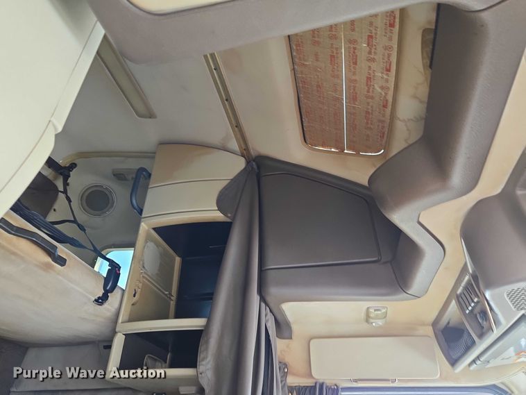 image for item ET5355 2012 Volvo Truck VNL semi truck