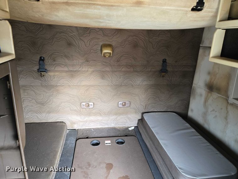 image for item ET5355 2012 Volvo Truck VNL semi truck