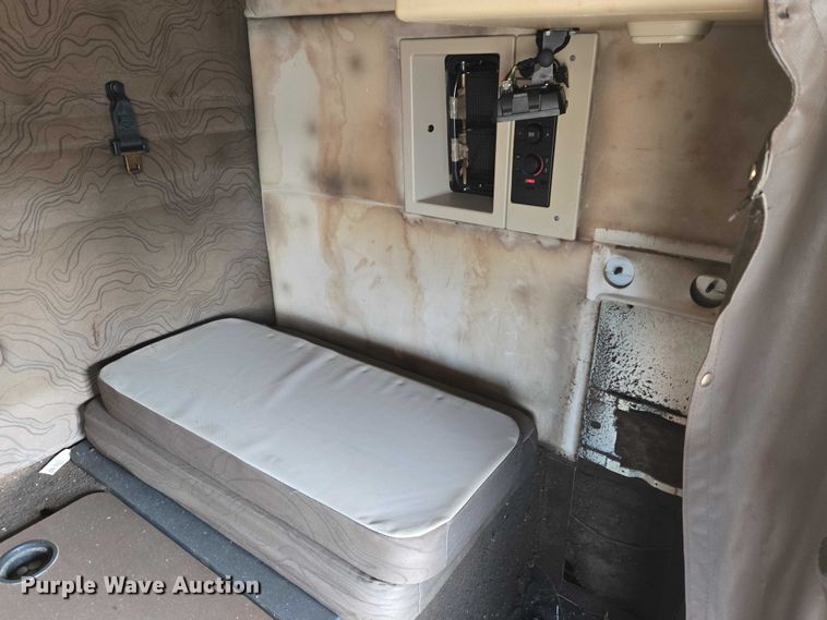 image for item ET5355 2012 Volvo Truck VNL semi truck