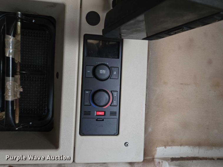 image for item ET5355 2012 Volvo Truck VNL semi truck