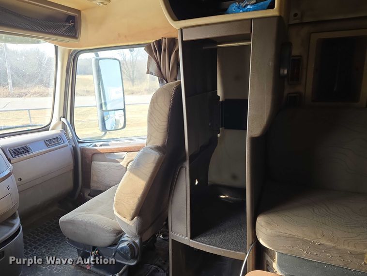 image for item ET5355 2012 Volvo Truck VNL semi truck