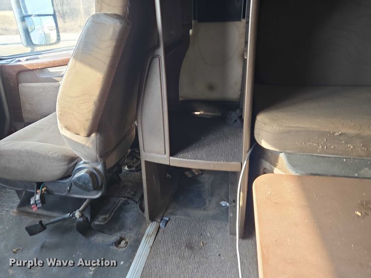 image for item ET5355 2012 Volvo Truck VNL semi truck