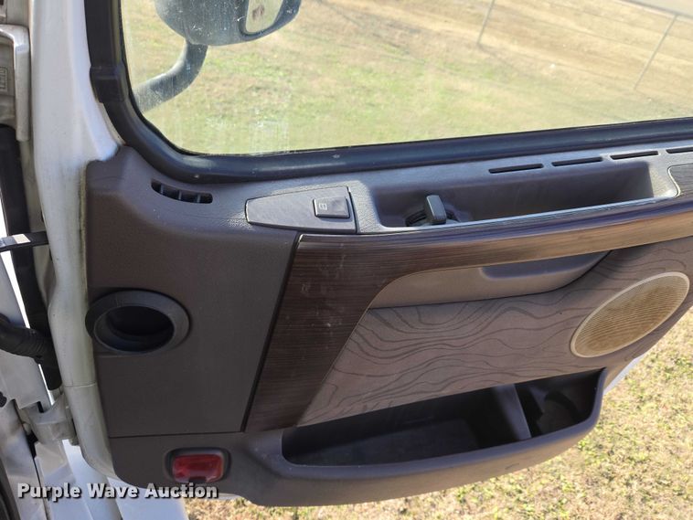 image for item ET5355 2012 Volvo Truck VNL semi truck