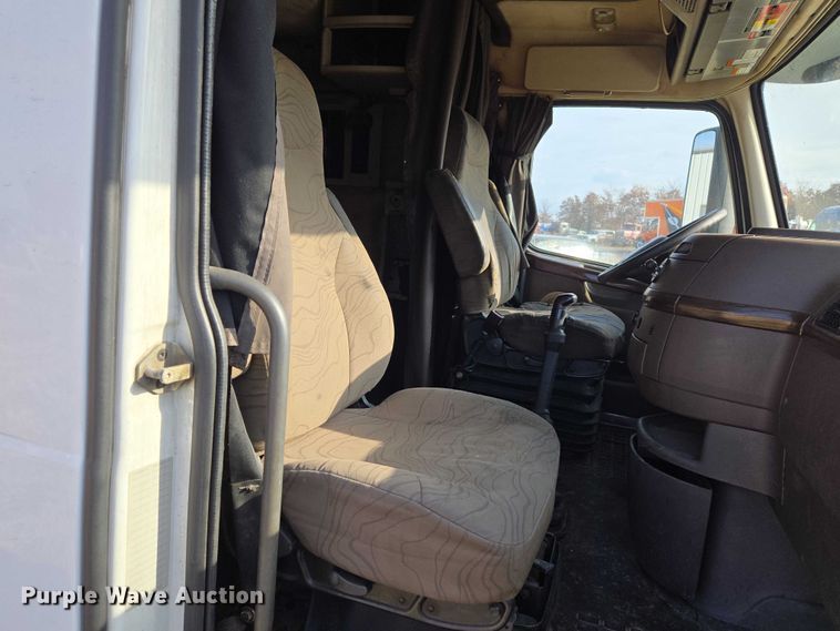 image for item ET5355 2012 Volvo Truck VNL semi truck