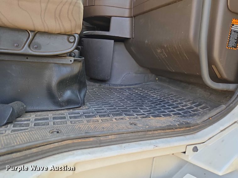 image for item ET5355 2012 Volvo Truck VNL semi truck