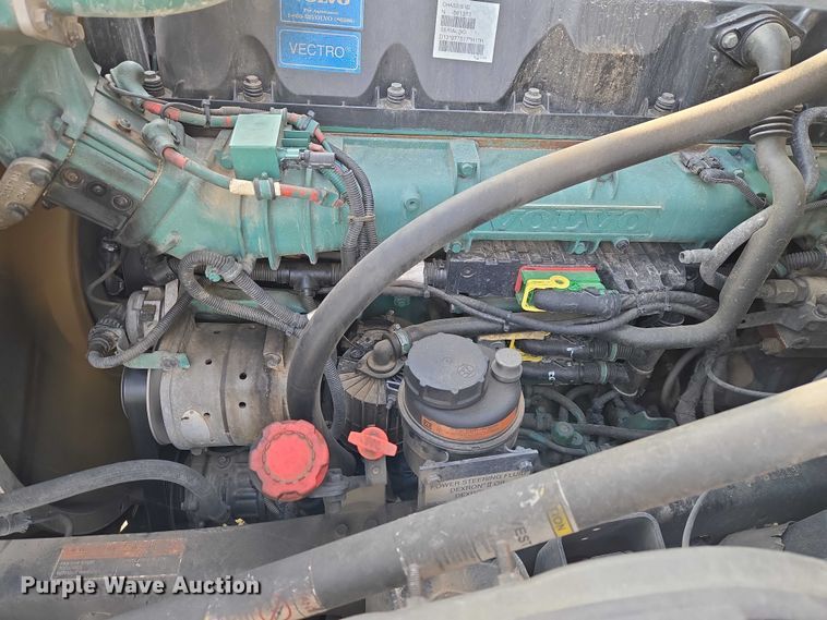 image for item ET5355 2012 Volvo Truck VNL semi truck