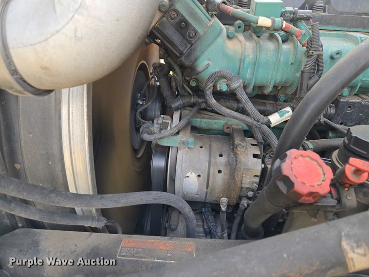 image for item ET5355 2012 Volvo Truck VNL semi truck