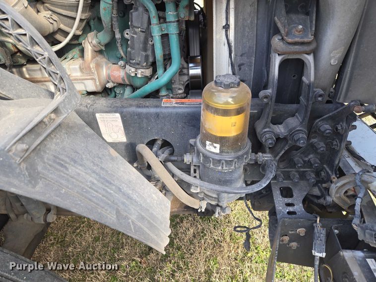 image for item ET5355 2012 Volvo Truck VNL semi truck