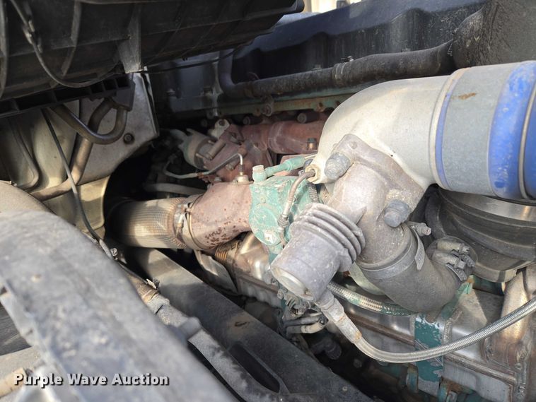 image for item ET5355 2012 Volvo Truck VNL semi truck