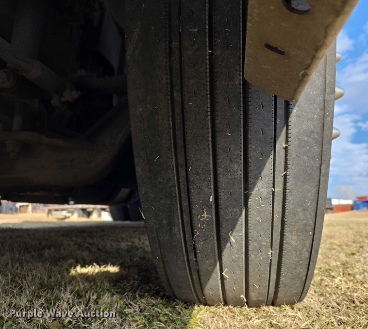 image for item ET5355 2012 Volvo Truck VNL semi truck