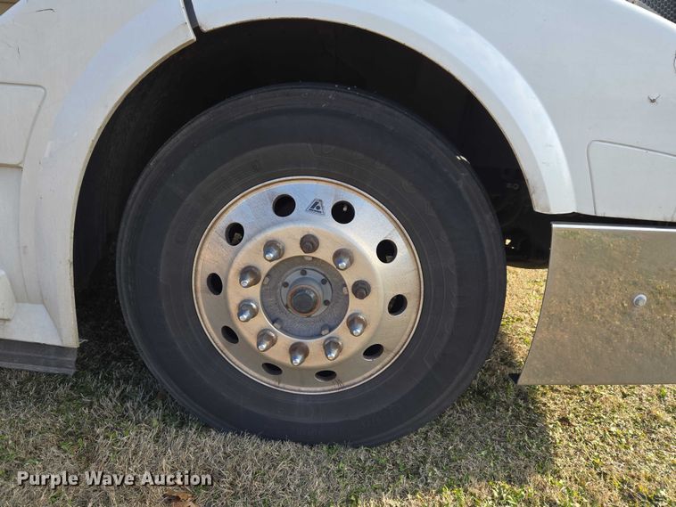 image for item ET5355 2012 Volvo Truck VNL semi truck