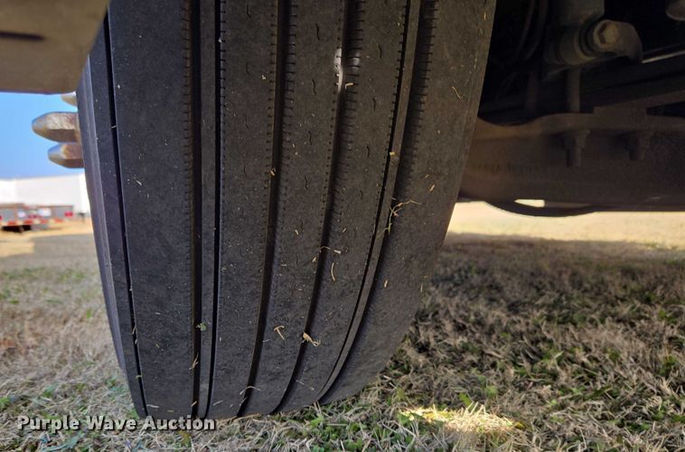 image for item ET5355 2012 Volvo Truck VNL semi truck