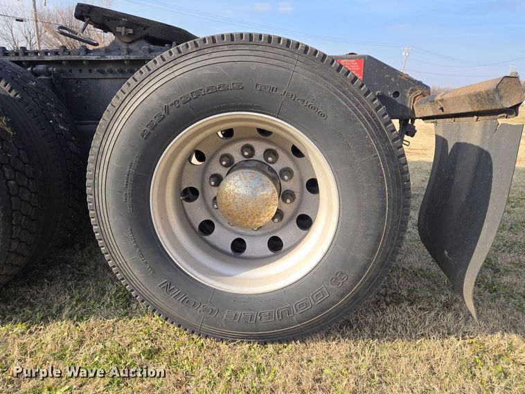 image for item ET5355 2012 Volvo Truck VNL semi truck