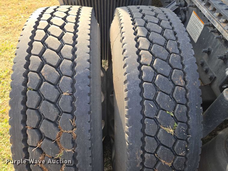 image for item ET5355 2012 Volvo Truck VNL semi truck