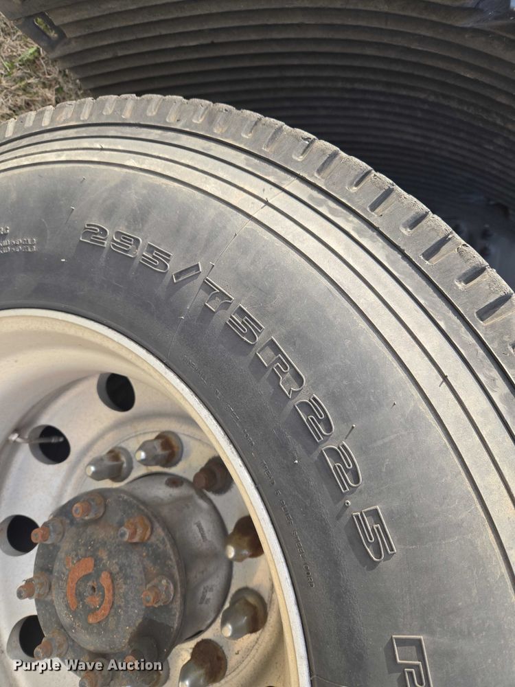 image for item ET5355 2012 Volvo Truck VNL semi truck