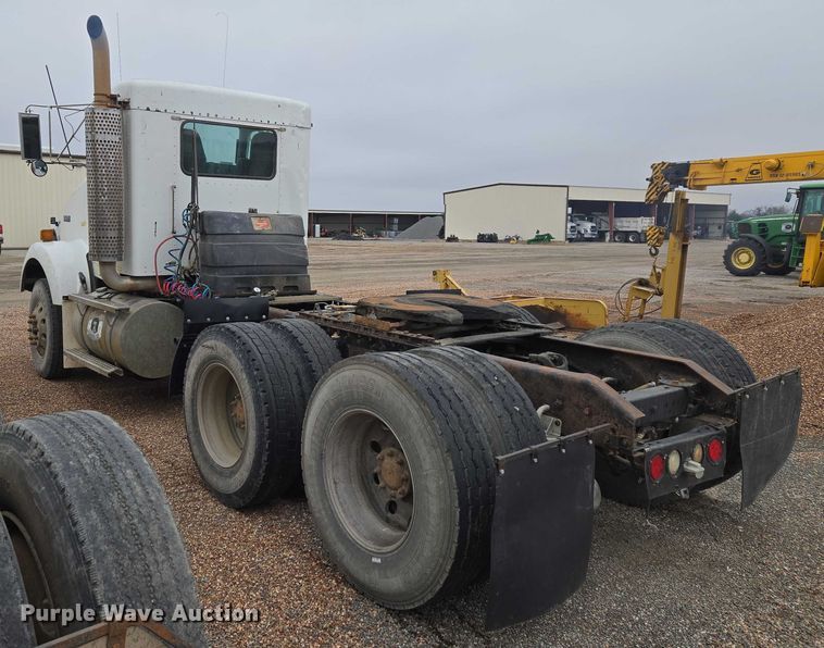 image for item ET5361 2005 Kenworth T800 semi truck