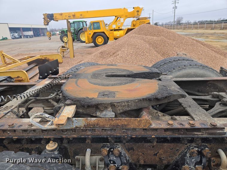 image for item ET5361 2005 Kenworth T800 semi truck