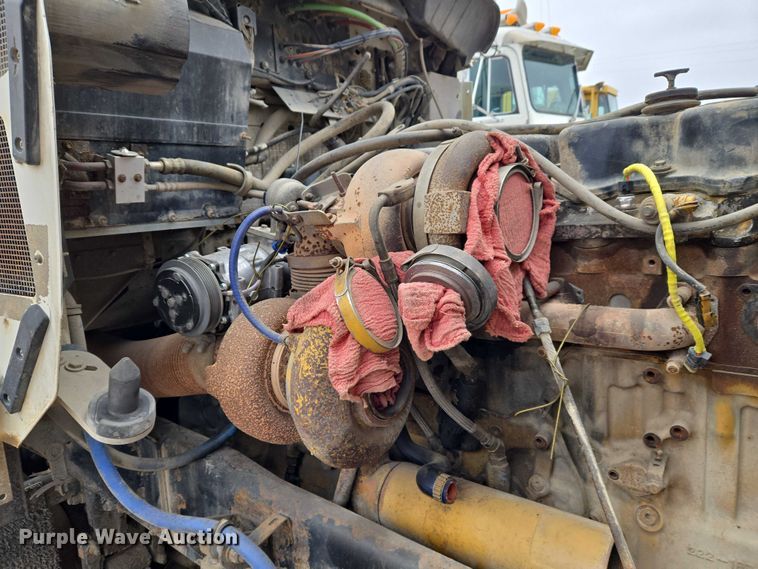 image for item ET5361 2005 Kenworth T800 semi truck