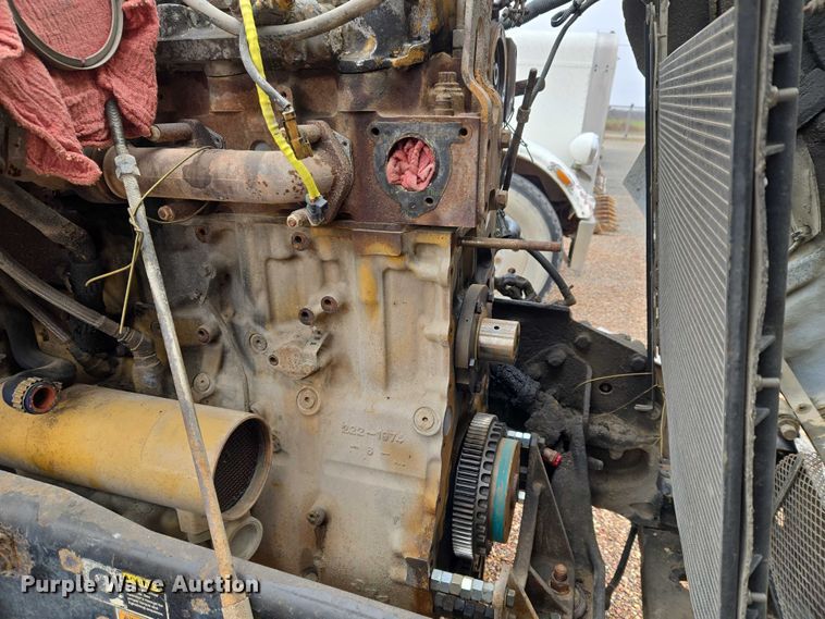 image for item ET5361 2005 Kenworth T800 semi truck