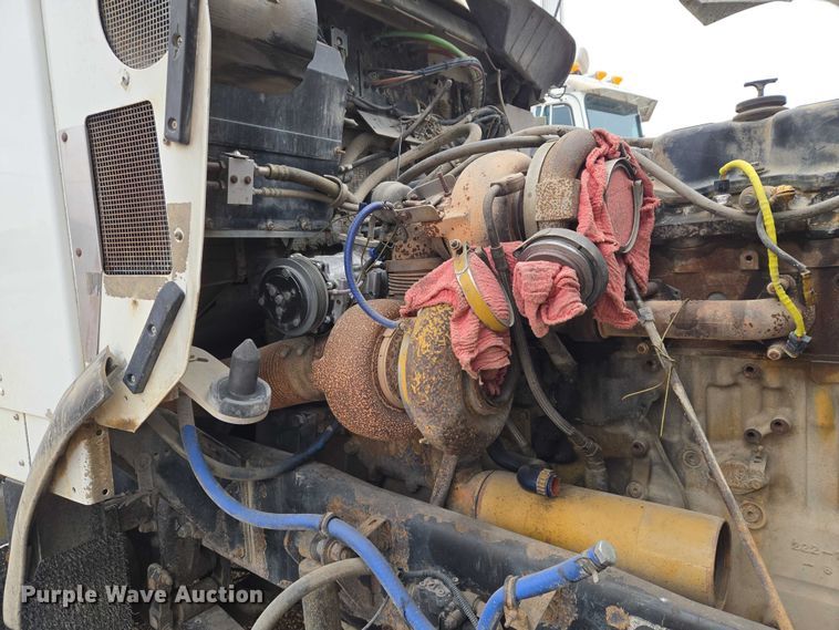 image for item ET5361 2005 Kenworth T800 semi truck