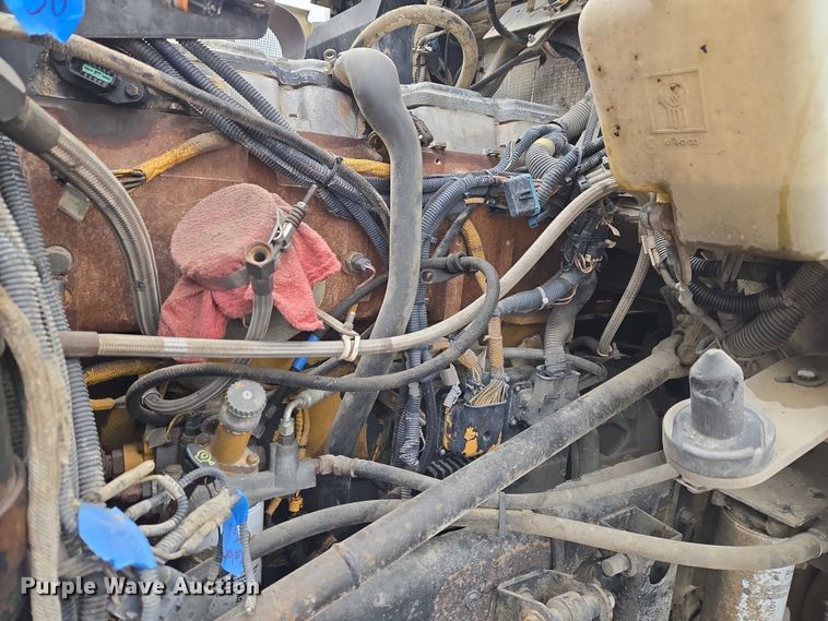 image for item ET5361 2005 Kenworth T800 semi truck