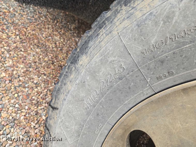 image for item ET5361 2005 Kenworth T800 semi truck