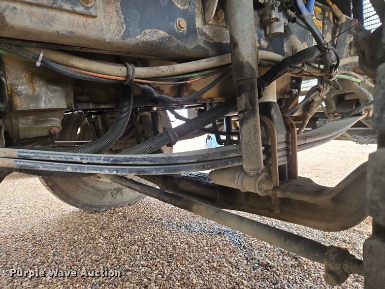 image for item ET5361 2005 Kenworth T800 semi truck