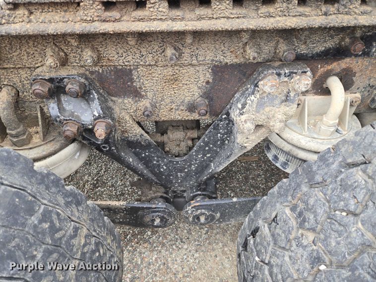 image for item ET5361 2005 Kenworth T800 semi truck