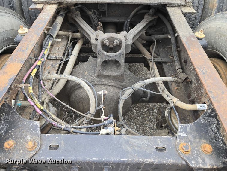 image for item ET5361 2005 Kenworth T800 semi truck