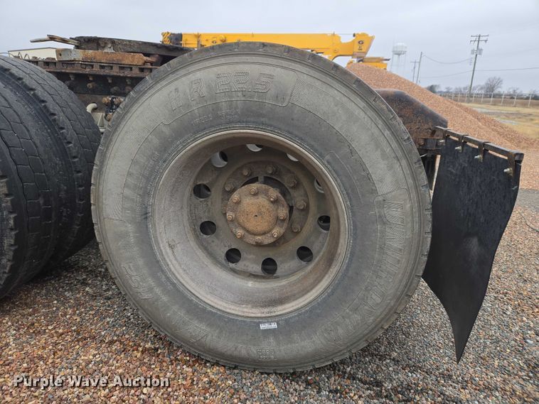 image for item ET5361 2005 Kenworth T800 semi truck