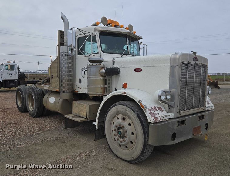 image for item ET5362 1981 Peterbilt semi truck
